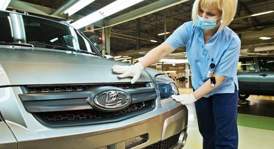 'AvtoVAZ' uz nenoteiktu laiku aptur 'Lada' automobiļu ražošanu