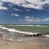 Noskaidrotas Latvijas tīrākās un netīrākās pludmales