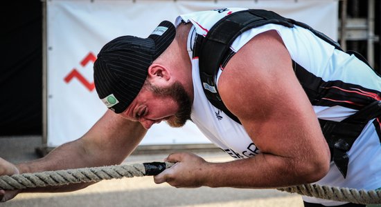 Foto: Spēkavīru duelī Plivda apsteidz Martužanu un mājās svin uzvaru