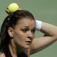 Poļu tenisa zvaigzne Radvaņska pamatīgi izballējusies māsas drauga dzimšanas dienā