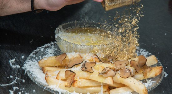 Foto: Kā top pasaulē dārgākie frī kartupeļi, kas maksā 200 dolārus par porciju