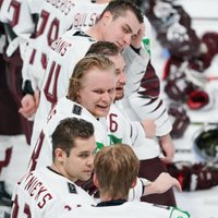 Latvijas hokeja izlasei treniņos pievienojušies potenciālie līderi Rodrigo Ābols un Roberts Bukarts
