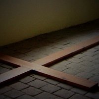 Latvijas katoļu baznīca nevēlas pārsteidzīgi vērtēt par vardarbību pret bērniem apsūdzēto priesteri