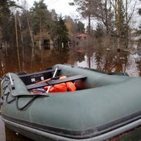 Ogrē un Daugavpilī situācija joprojām kritiska; ogrēniešiem sāk aptrūkties dzeramā ūdens