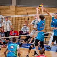 Volejbolisti cīnās par Latvijas čempionāta medaļām, volejbolistes uzsāk pusfinālus