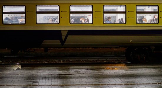 Поезд Рига-Лиепая пользуется популярностью, но выручка от продажи билетов не покроет расходы на рейсы