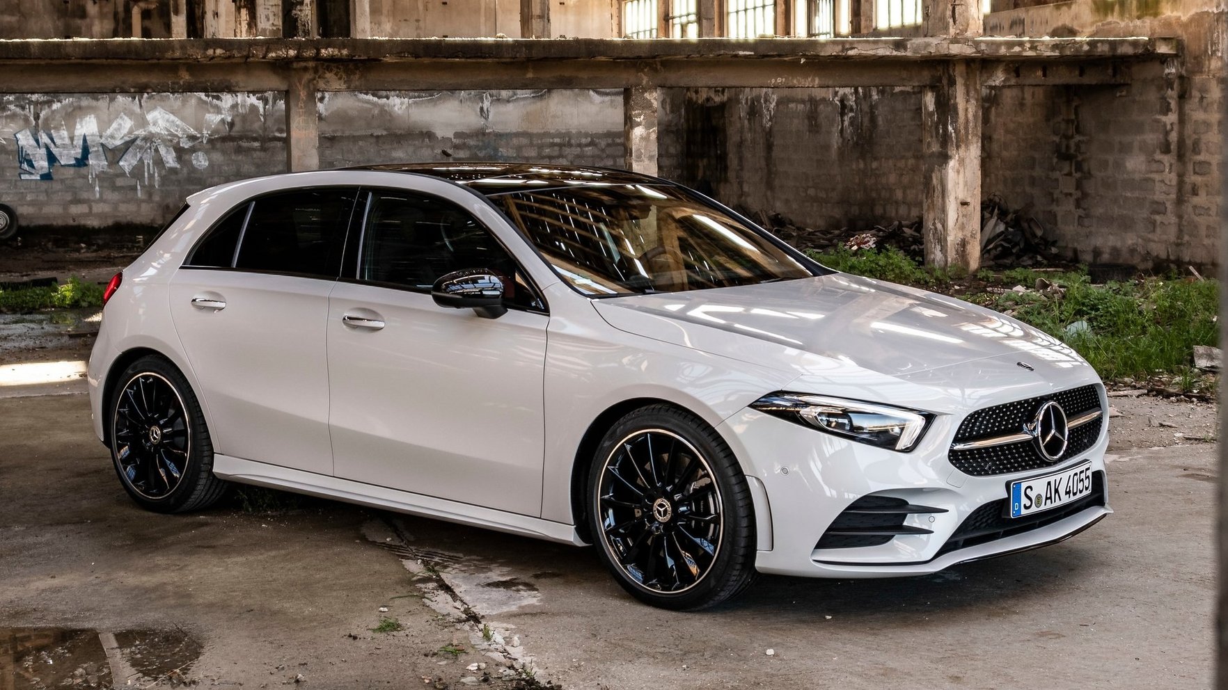 "Mercedes" giljotinēs savu vienīgo hečbeku