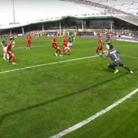 Video: Neīstajā vietā, neīstajā laikā – Latvijas futbolists raida bumbu savos vārtos