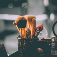 Убийственный макияж: какие бактерии прячутся в вашей косметичке