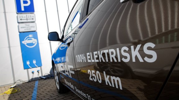 Elektromobiļu uzlādes vieta Ķīpsalā