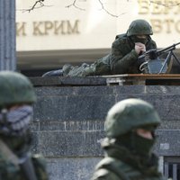 Krimā notiek Krievijas provokācija, kurai Ukraina nedrīkst pakļauties, paziņo Jaceņuks