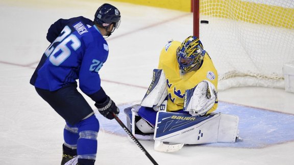 Europe forward Thomas Vanek (Austria) scores Sweden Henrik Lundqvist