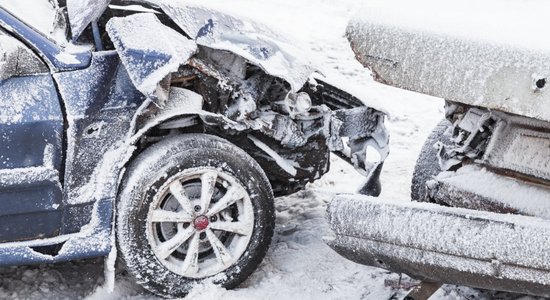 Par 82% pieaudzis autobraucēju pieteikumu skaits apdrošinātājiem par auto bojājumiem