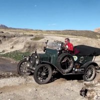 Video: Brauciens apkārt pasaulei ar 100 gadu vecu 'Ford Model T'