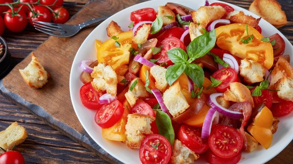 panzanella tomātu salāti