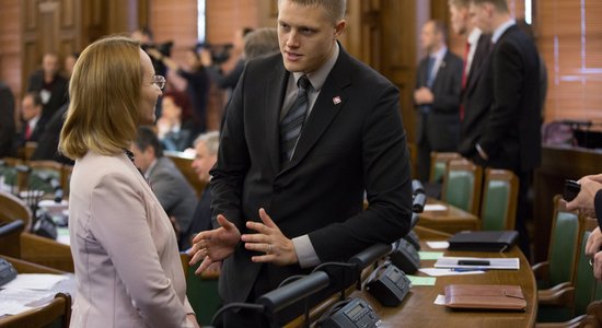 Foto: Saeimā 'lauž šķēpus' par jaunās valdības apstiprināšanu