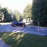 ВИДЕО: Утренняя авария в Саласпилсе - женщины не поделили дорогу