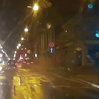 Video: 'Šļaksteklis' Rīgas ielās