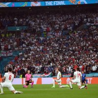Все игроки Англии и Италии преклонили колено перед финальным матчем на "Уэмбли"