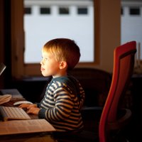 Bērns aizraujas ar tiešsaistes spēlēm. Rīcības plāns vecākiem