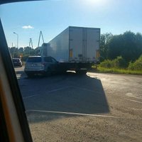 ФОТО: В Лудзе в новенький полицейский Subaru врезался грузовик