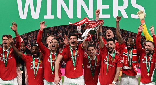 'Tas ir farss!' Kāpēc iestrēdzis Anglijas titulētākā futbola kluba Mančestras 'United' pārdošanas process?