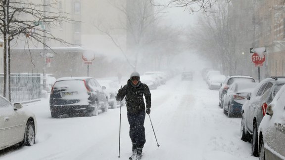 ASV Ziemeļaustrumos plosās spēcīga sneiga vētra - 6