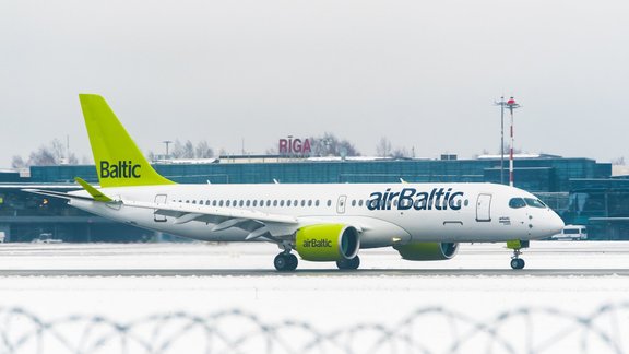 CS300 airBaltic ierodas Rīgā - 24