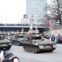 ВИДЕО, ФОТО: В Риге прошел праздничный военный парад