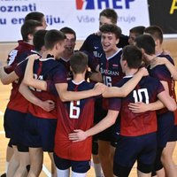 Latvijas U-17 volejbolisti EČ trešajā spēlē viegli pieveic Albāniju