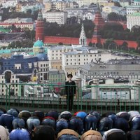 Они делали это в мечети: сногсшибательные фото с Курбан-байрама в Москве