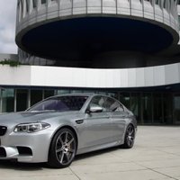 Video: Visdārgākā BMW automobiļu virsbūves krāsa