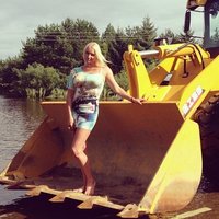 ФОТО: Волочкова разозлила россиян снимками на фоне наводнения