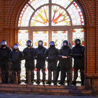 Протесты в Беларуси: в центре Минска задерживают демонстрантов и журналистов