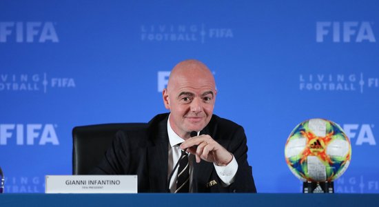 UEFA iebilst Pasaules kausa rīkošanai ik pēc diviem gadiem