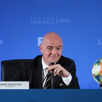 UEFA iebilst Pasaules kausa rīkošanai ik pēc diviem gadiem