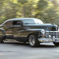 'Ātruma cilts' video: 47. gada 'Cadillac', kam Latvijas ceļi nav šķērslis