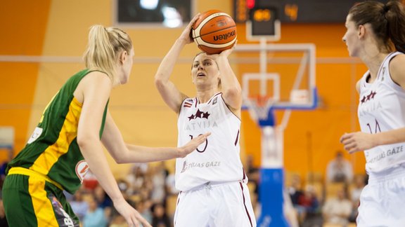 Latvijas basketbolistes pēdējā pārbaudes mačā savā laukumā zaudē Lietuvai  - 14