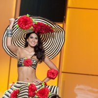 Скандалы "Мисс Вселенная": "Мисс Колумбия" вышла на сцену без трусов