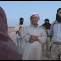 'Islāma valsts' video: Sīrijā tēvs līdz nāvei ar akmeņiem nomētā meitu