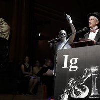 Joku 'nobelus' šogad saņem par tuklu politiķu, orgasma pret iesnām un vīriešu bārdu pētījumiem
