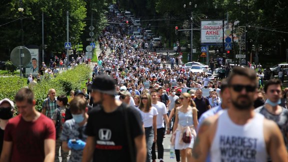 Krievijā protestētāji pieprasa aizturētā Habarovskas novada gubernatora atbrīvošanu