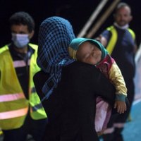Foto: Migrantu pieplūduma dēļ Grieķijas Lesbas sala 'draud uzsprāgt'