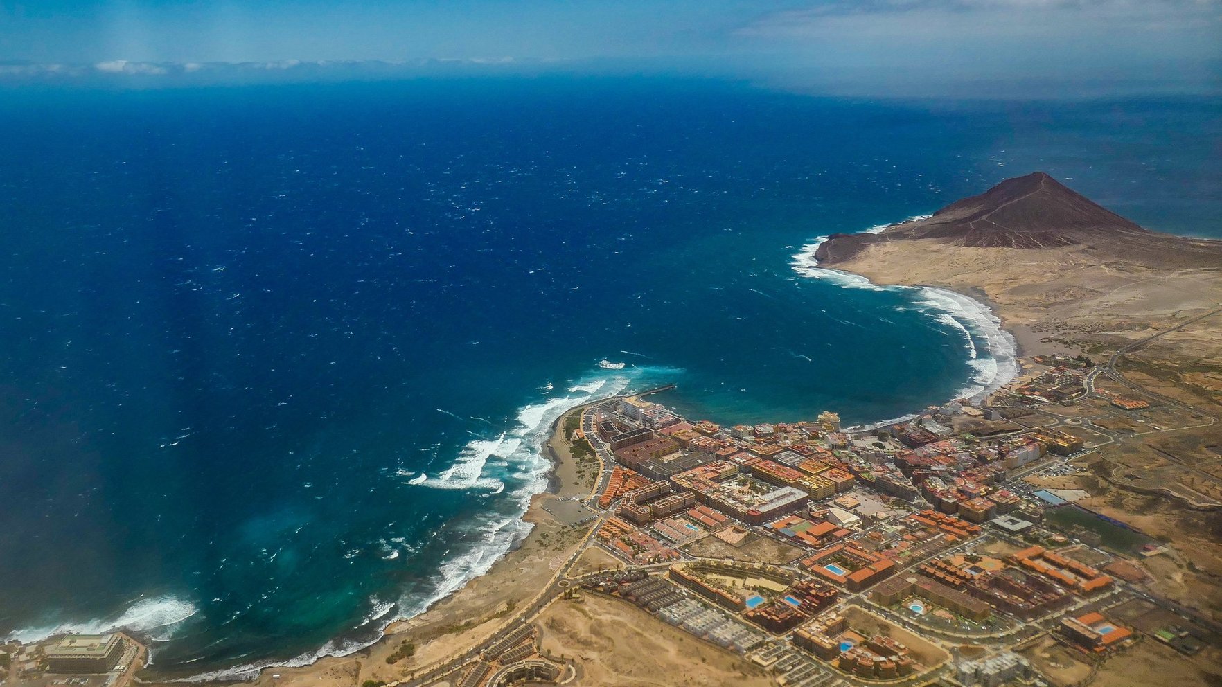 Kanāriju salās vētrā gājuši bojā trīs cilvēki