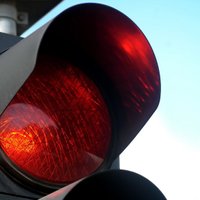 Водитель сбил ребенка, проехав переход на красный сигнал светофора