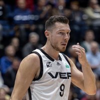 "VEF Rīga" basketbolisti paliek bez medaļām Superkausā