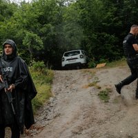 Полиция Косово окружила монастырь, где скрылись 30 вооруженных людей