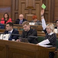 Saeima spītē iebildēm par procedūru un ļauj Rīgas domi ievēlēt uz ilgāku termiņu