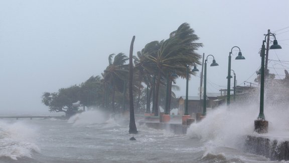 "Irma" sāk plosīties Karību salās - 15