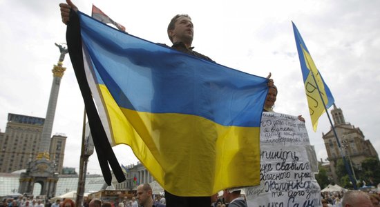 Mītiņā Kijevas Neatkarības laukumā atsakās izformēt protesta nometni